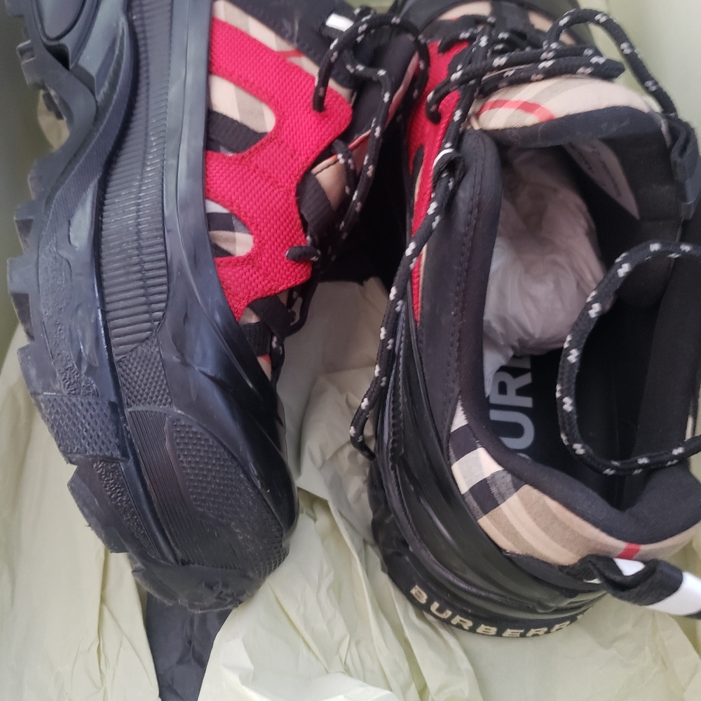 Shoes - Picture 3 of 4